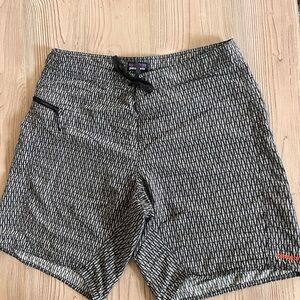 Patagonia Men's Black Patterned Swim short trunks zipper pockets size 36 9” ins.